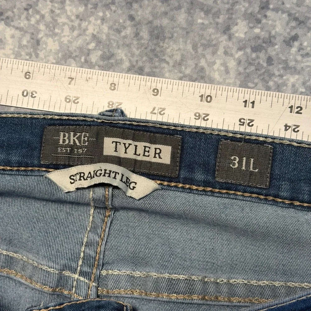Buckle BKE Tyler Straight Leg Jeans Mens 31L Medium Wash Blue Contrast Stitch